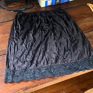 Size medium vintage vanity fair black slip
